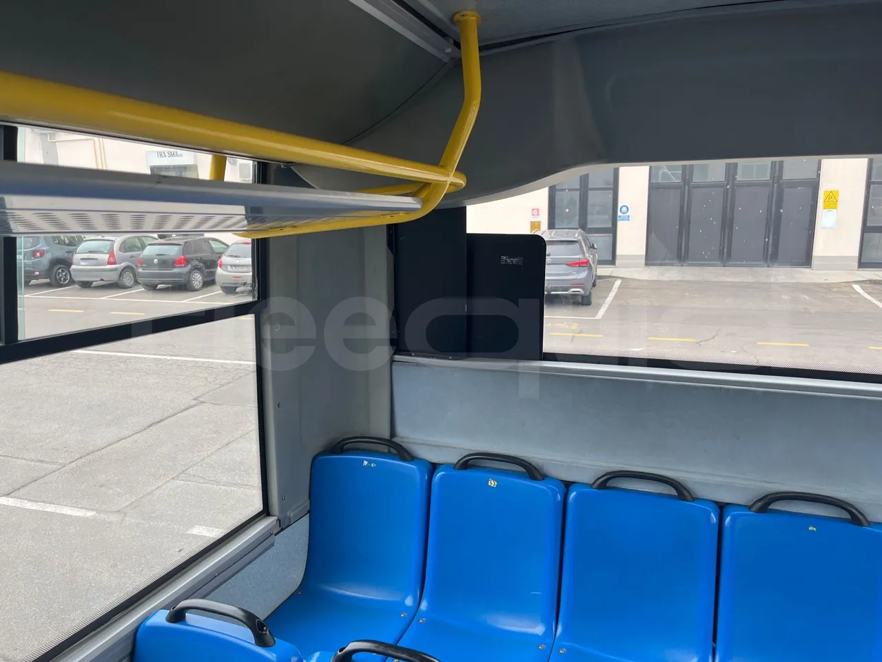 Isuzu Turquoise/Sb QBUS31 - Euro5 - 140kW  - 7.720mt - camera accessories photo