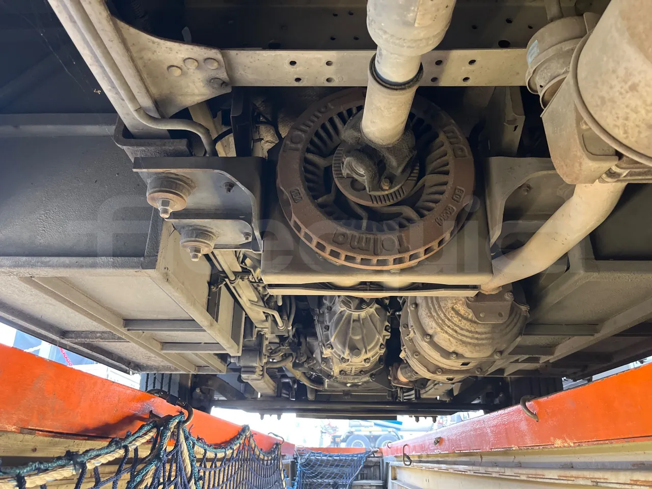 Isuzu Turquoise/Sb QBUS31 - Euro5 - 140kW  - 7.720mt - bellows turntable (18m)