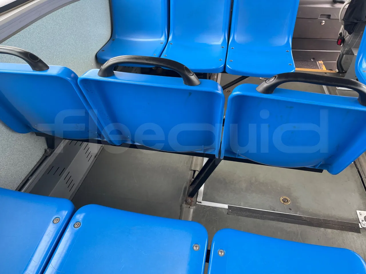 Isuzu Turquoise/Sb QBUS31 - Euro5 - 140kW  - 7.720mt - mesh detail photo