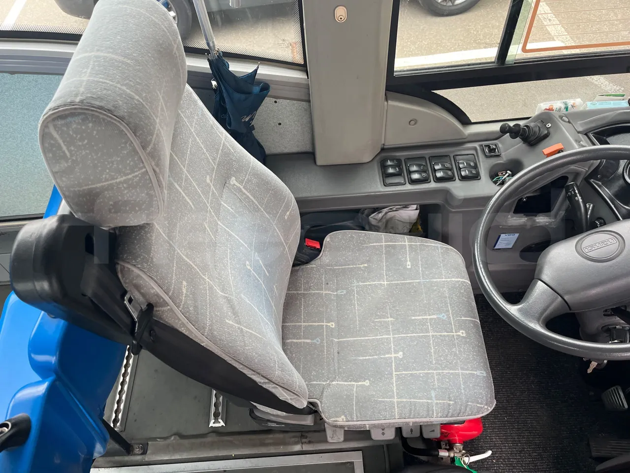 Isuzu Turquoise/Sb QBUS31 - Euro5 - 140kW  - 7.720mt - driver's seat photo