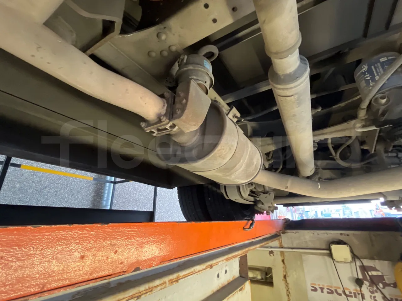 Isuzu Turquoise/Sb QBUS31 - Euro5 - 140kW  - 7.720mt - exhaust photo