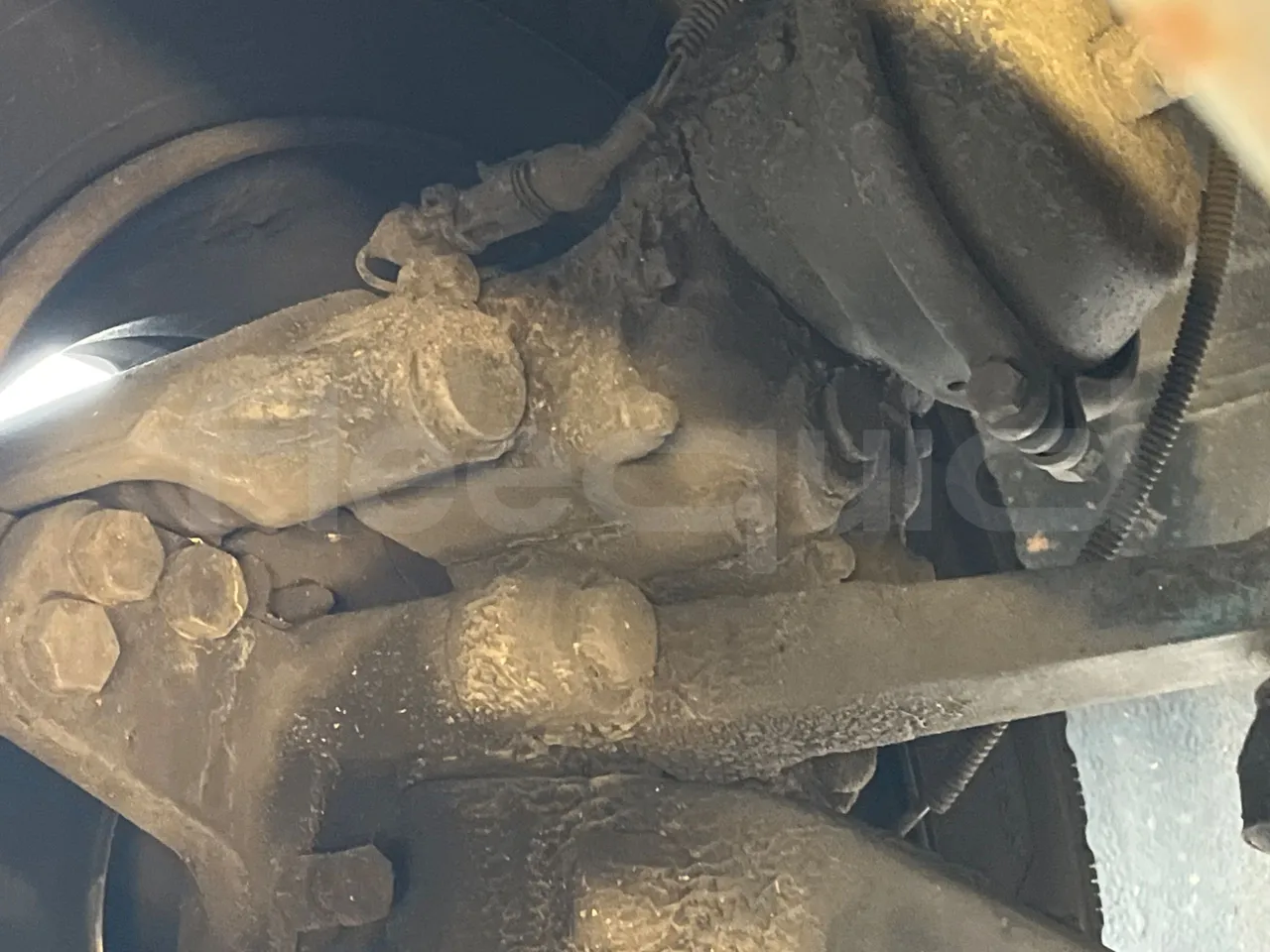 Isuzu Turquoise/Sb QBUS31 - Euro5 - 140kW  - 7.720mt - front brake calipers left