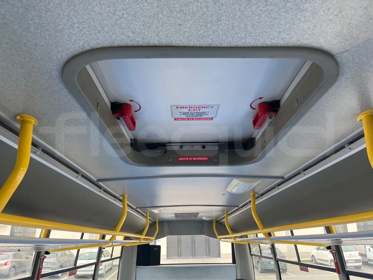 Isuzu Turquoise/Sb QBUS31 - Euro5 - 140kW  - 7.720mt - roof hatch 1