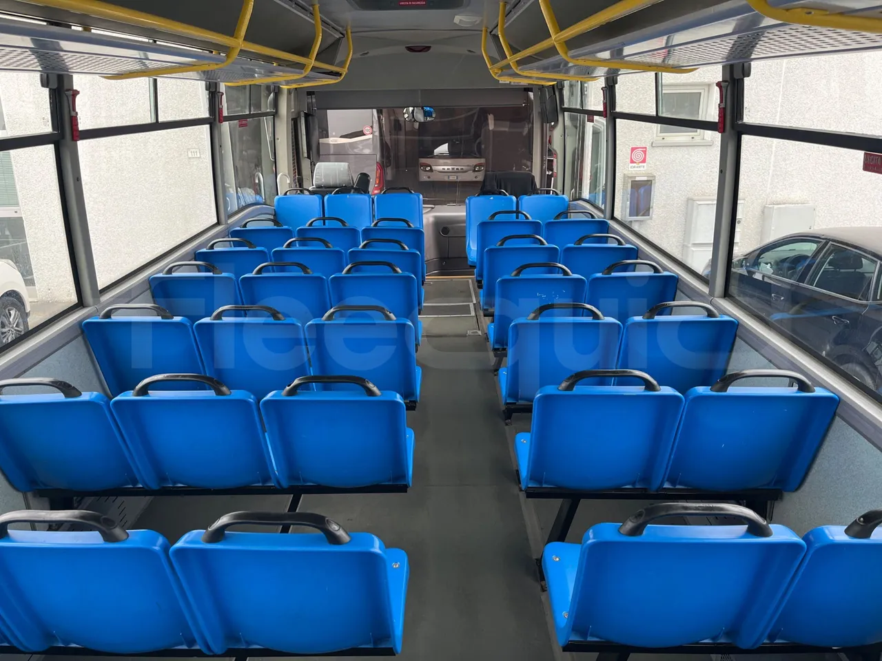 Isuzu Turquoise/Sb QBUS31 - Euro5 - 140kW  - 7.720mt - forward view middle aisle