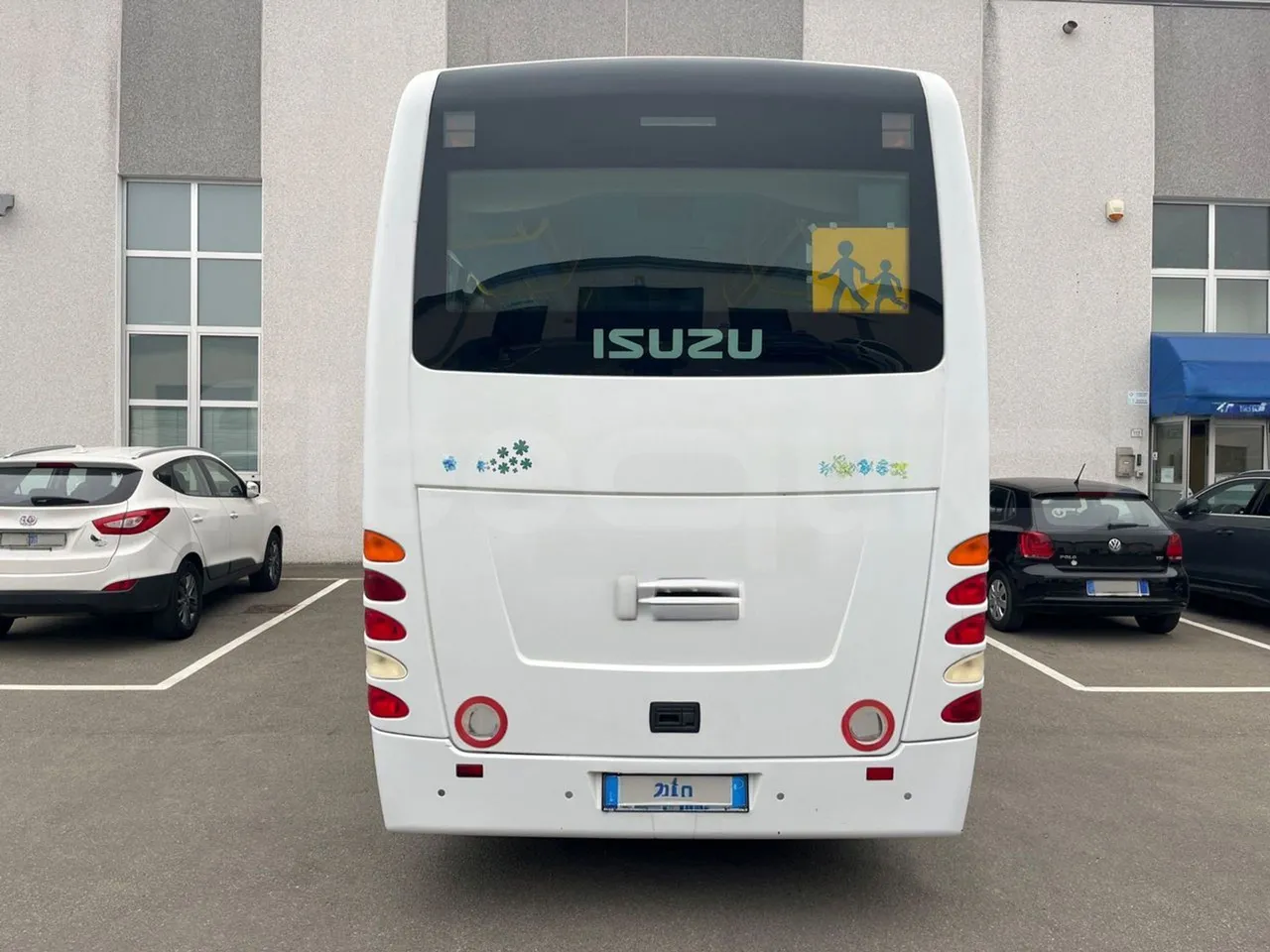 Isuzu Turquoise/Sb QBUS31 - Euro5 - 140kW  - 7.720mt - rear hatch closed