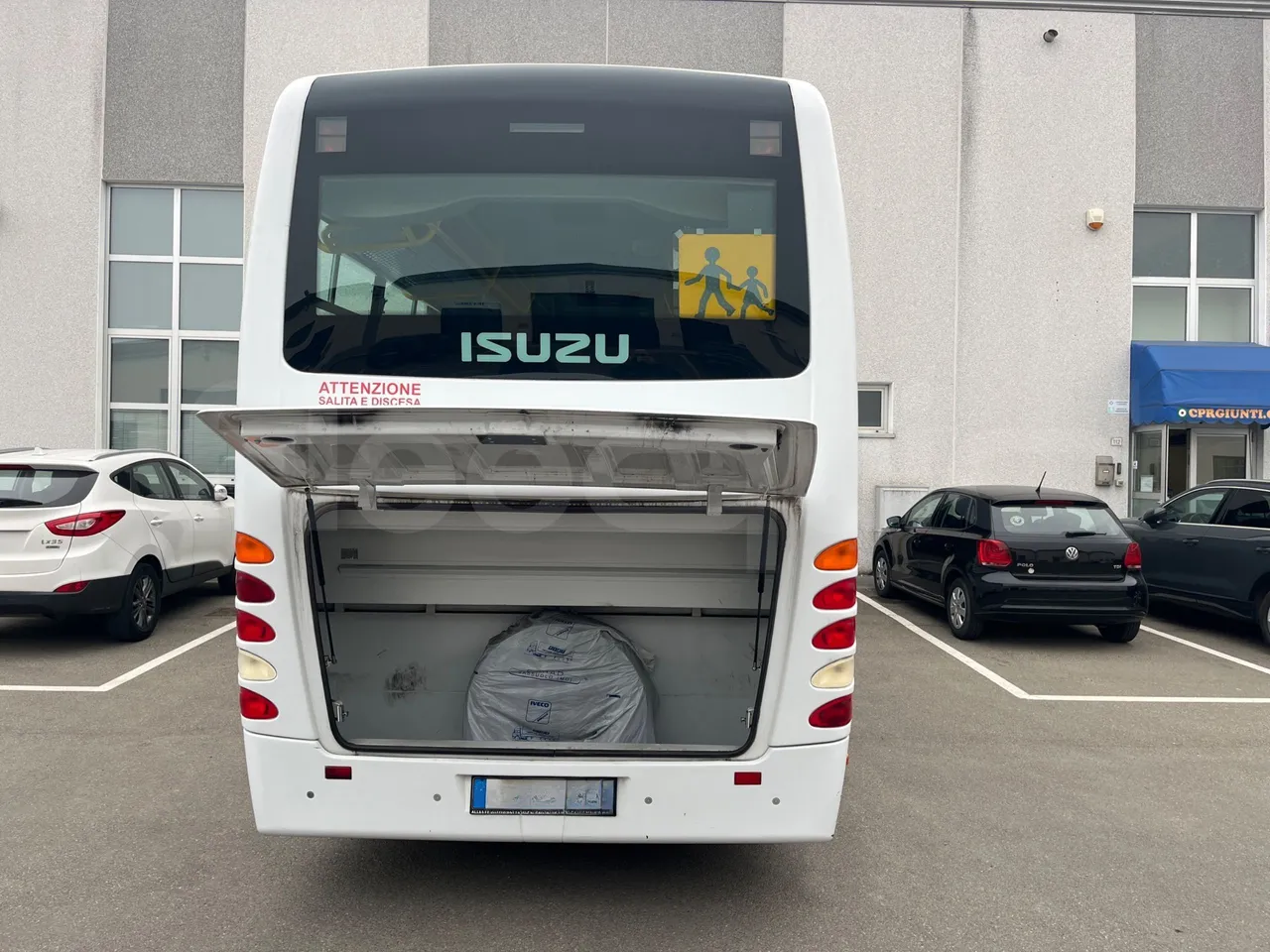 Isuzu Turquoise/Sb QBUS31 - Euro5 - 140kW  - 7.720mt - rear hatch open