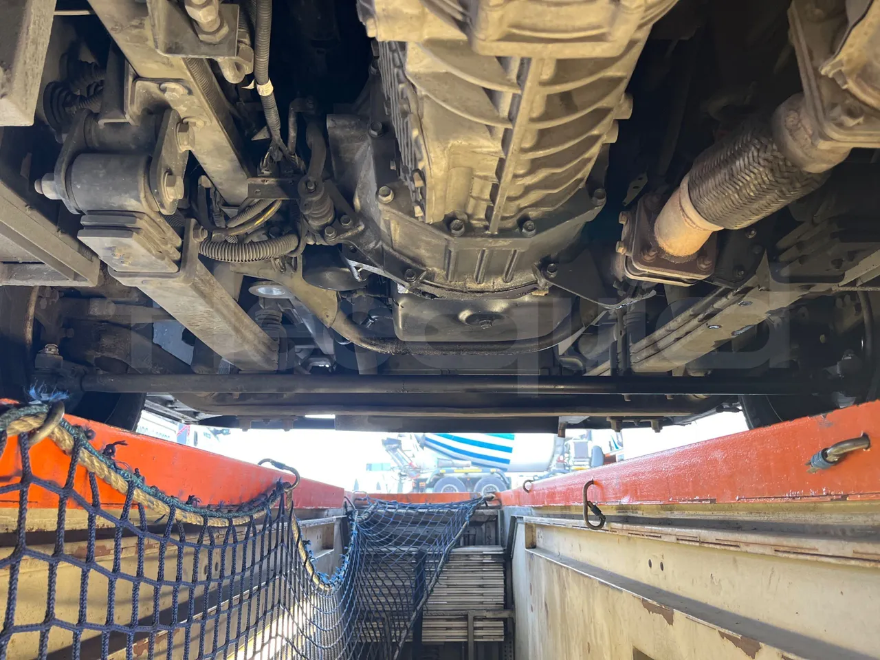 Isuzu Turquoise/Sb QBUS31 - Euro5 - 140kW  - 7.720mt - axel 3 leaf spring left