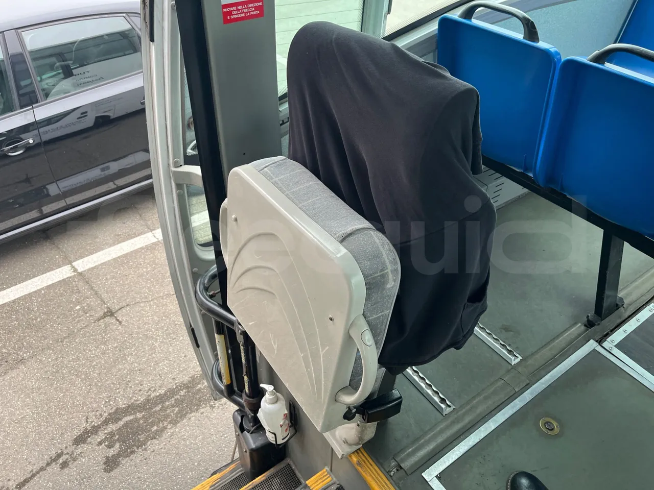 Isuzu Turquoise/Sb QBUS31 - Euro5 - 140kW  - 7.720mt - hostess seat photo