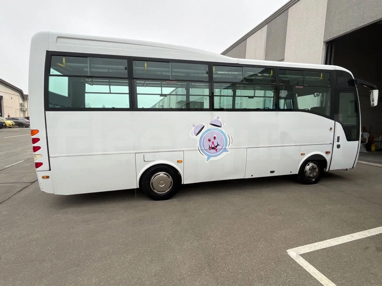 Isuzu Turquoise/Sb QBUS31 - Euro5 - 140kW  - 7.720mt - right side doors closed