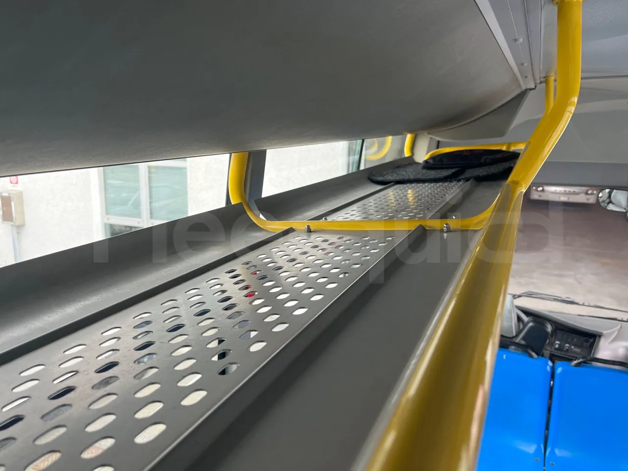 Isuzu Turquoise/Sb QBUS31 - Euro5 - 140kW  - 7.720mt - table detail photo