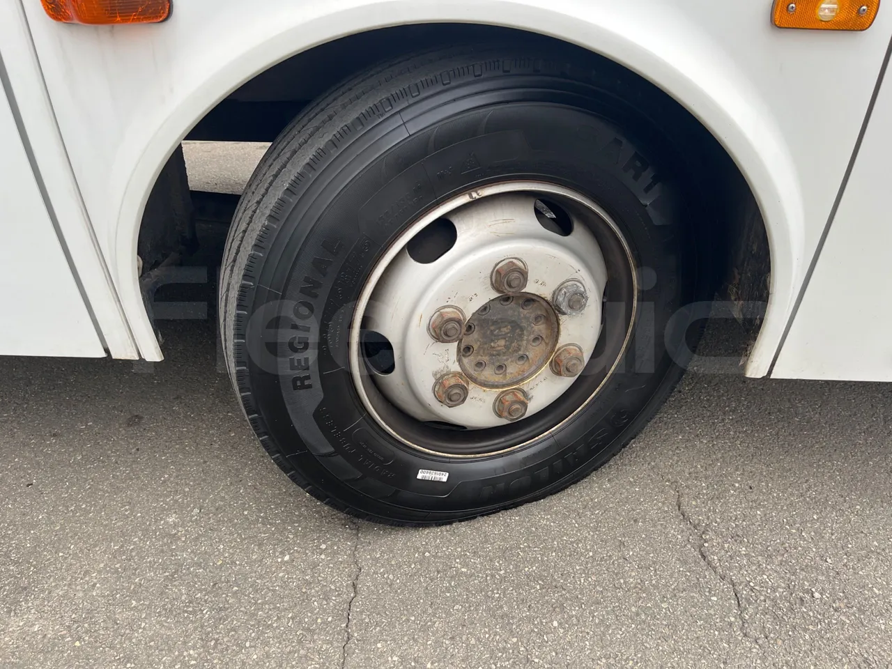 Isuzu Turquoise/Sb QBUS31 - Euro5 - 140kW  - 7.720mt - front left tire measurements