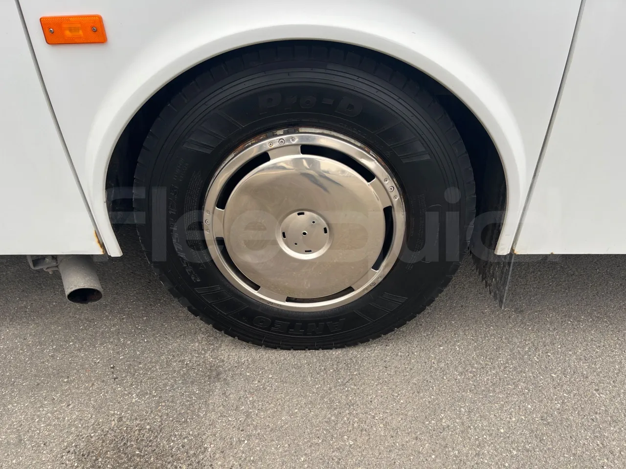 Isuzu Turquoise/Sb QBUS31 - Euro5 - 140kW  - 7.720mt - rear left tire photo