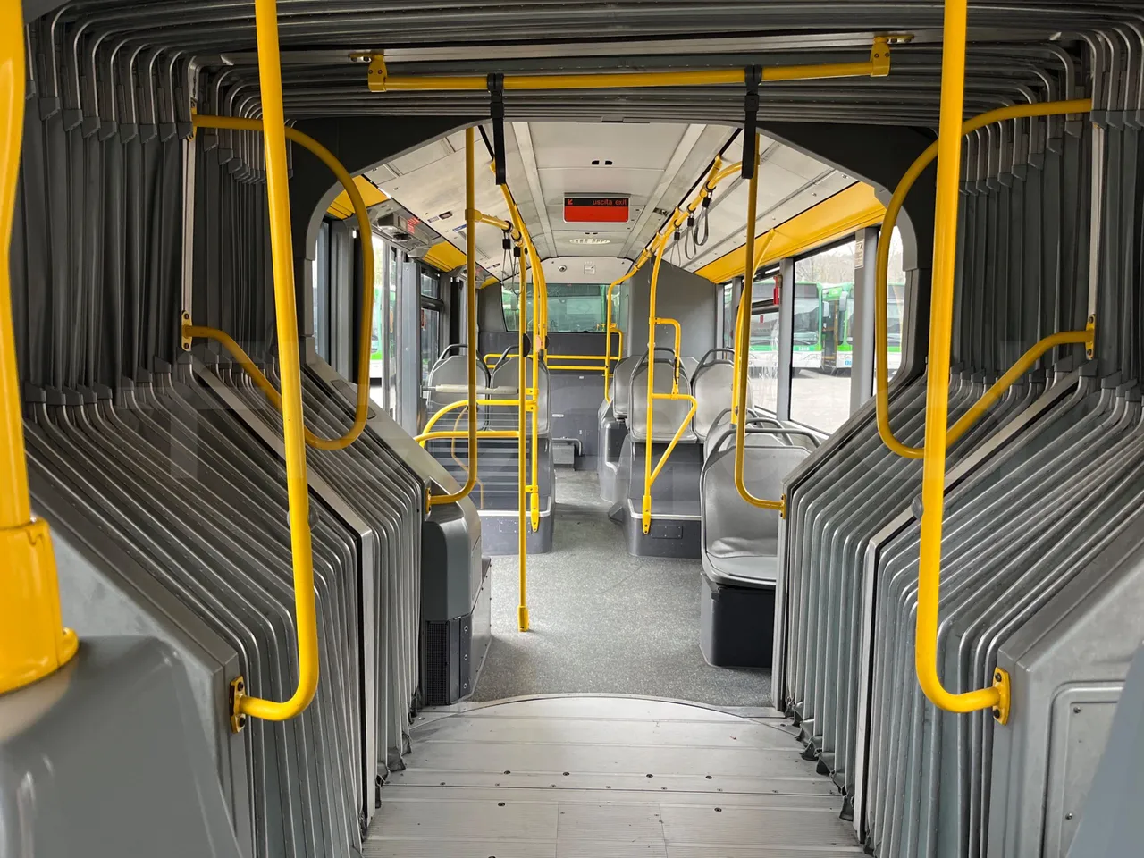 Mercedes-Benz Citaro G 0530 - EUR5 - 260kW - 17.94m - reverse view middle aisle