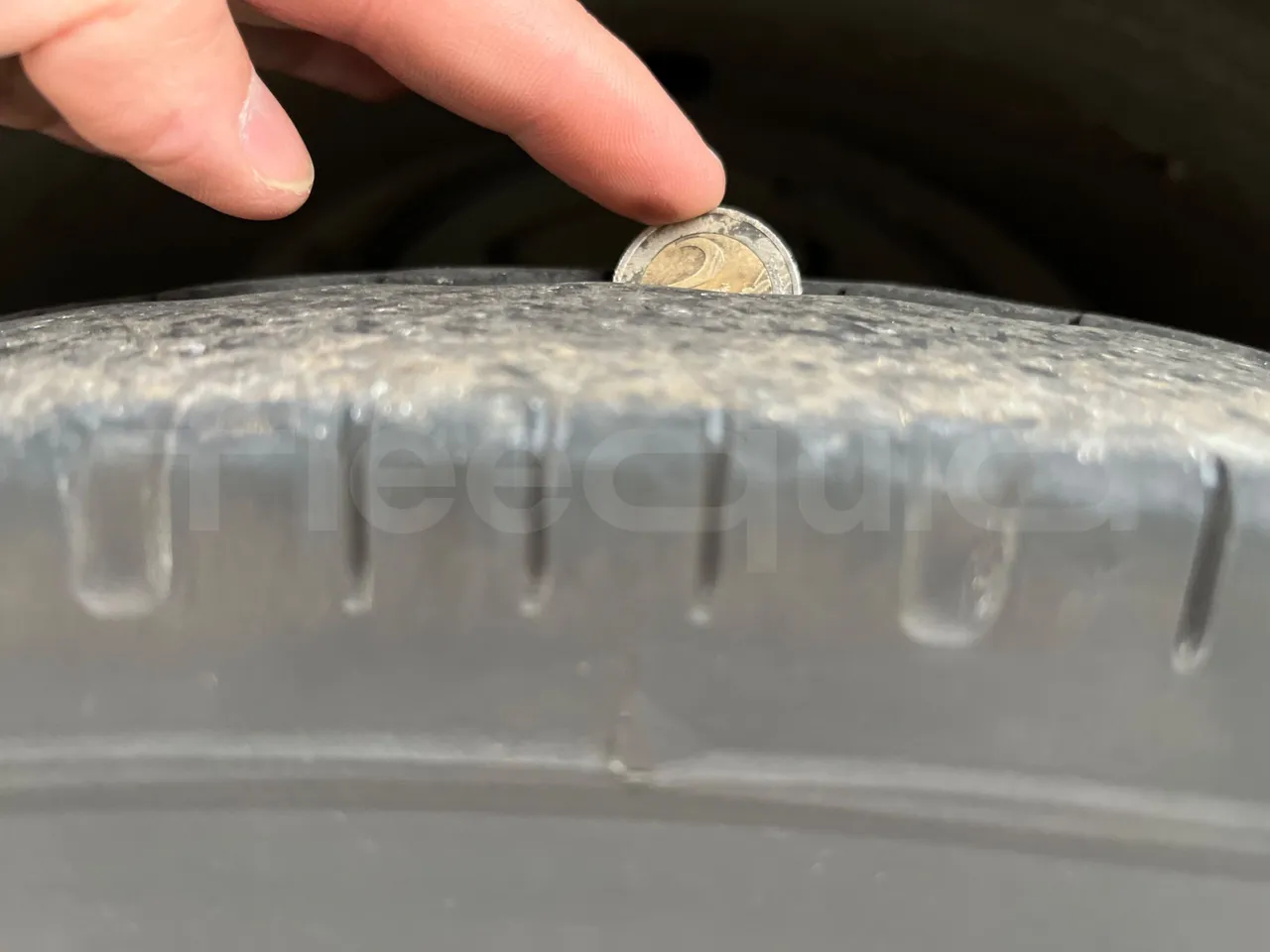 Mercedes-Benz Citaro G 0530 - EUR5 - 260kW - 17.94m - tread condition front tires left