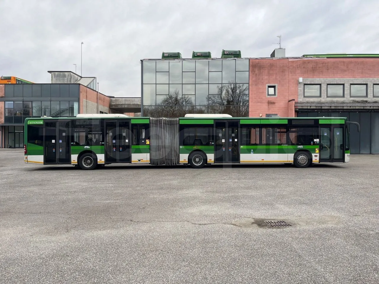 Mercedes-Benz Citaro G 0530 - EUR5 - 260kW - 17.94m - right side doors closed