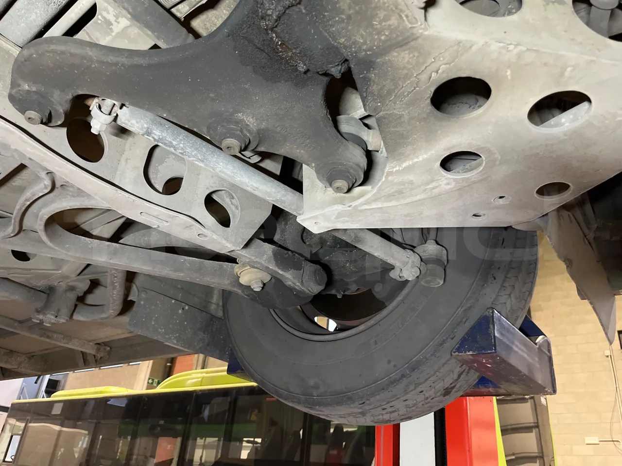 Mercedes-Benz Citaro G 0530 - EUR5 - 260kW - 17.94m - front axle left side