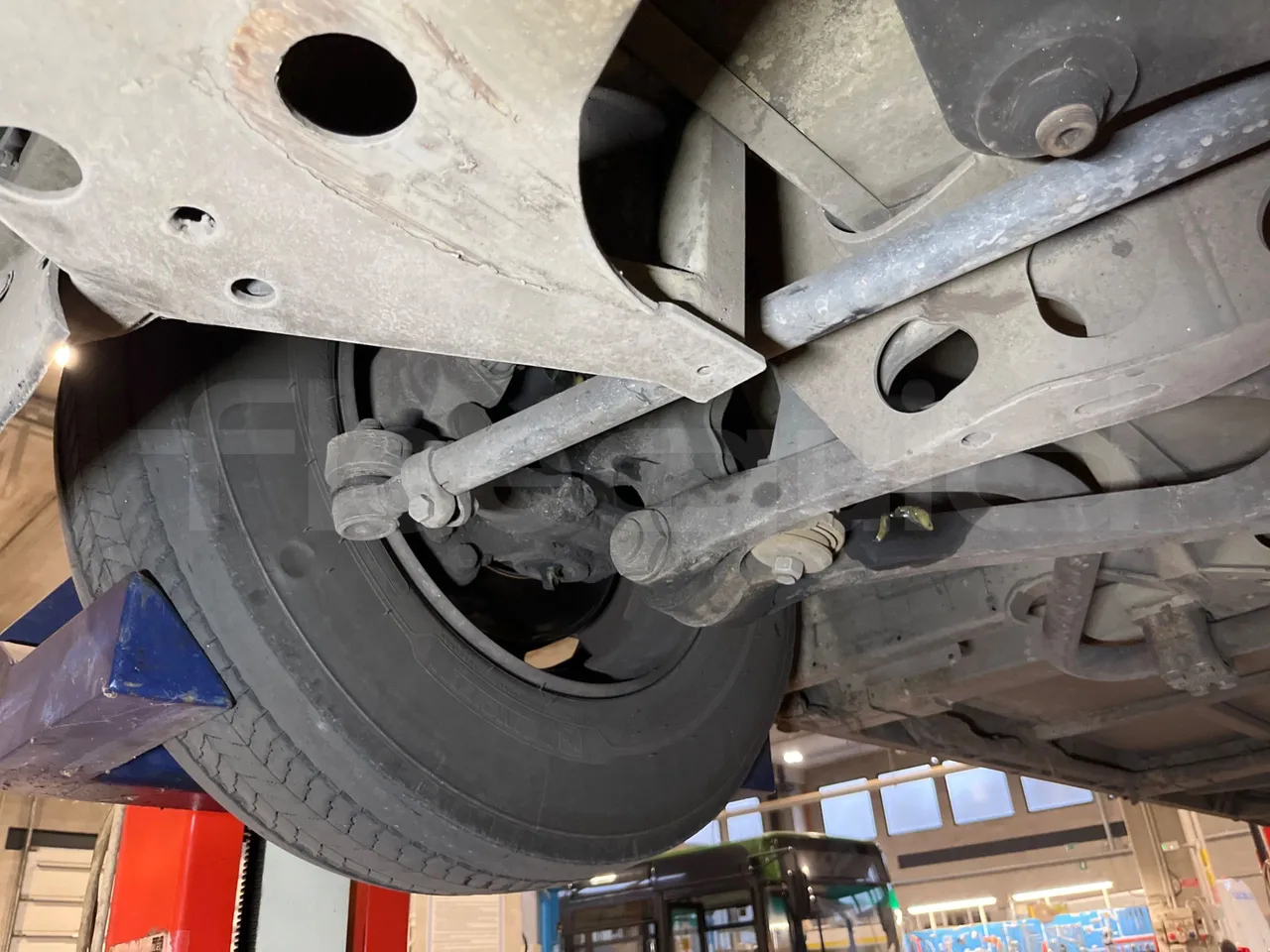 Mercedes-Benz Citaro G 0530 - EUR5 - 260kW - 17.94m - front axle right side