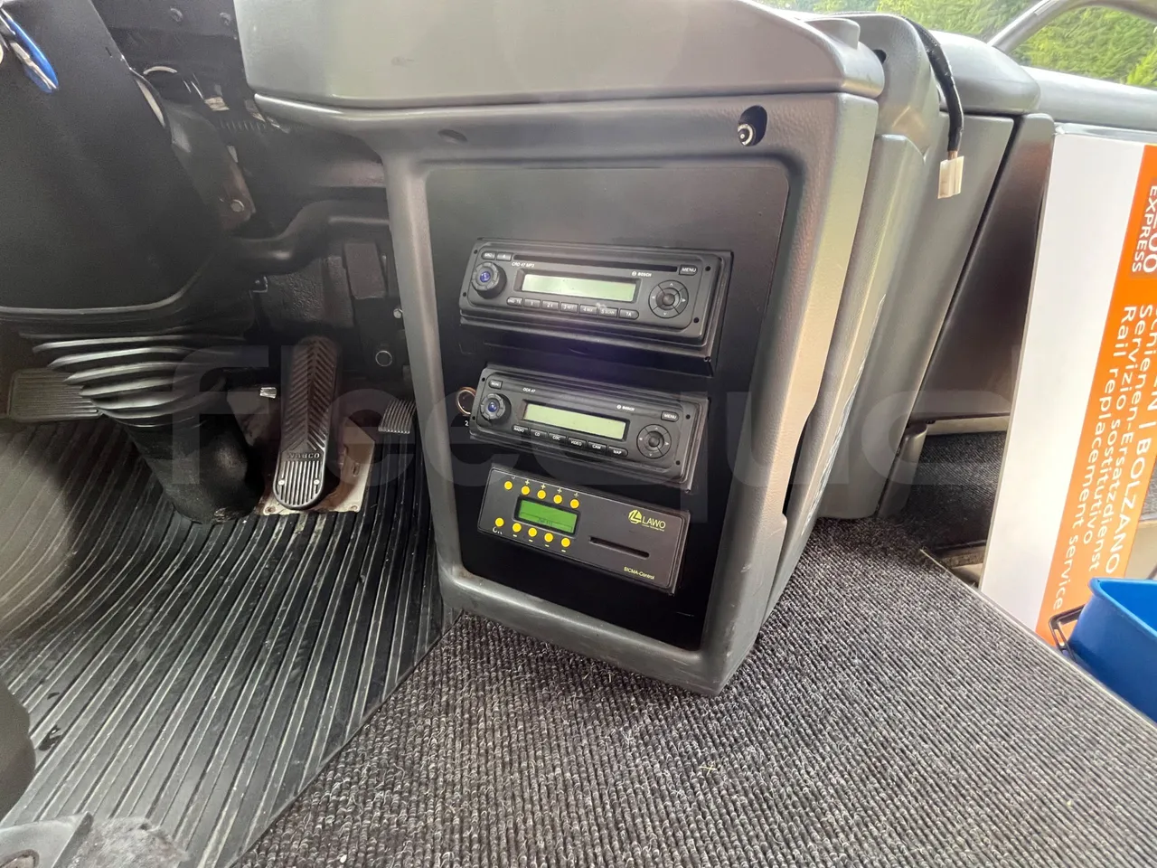 Setra S415 S415 H/ Euro 6 - 265 Kw - 12,260 Mt - radio accessories photo