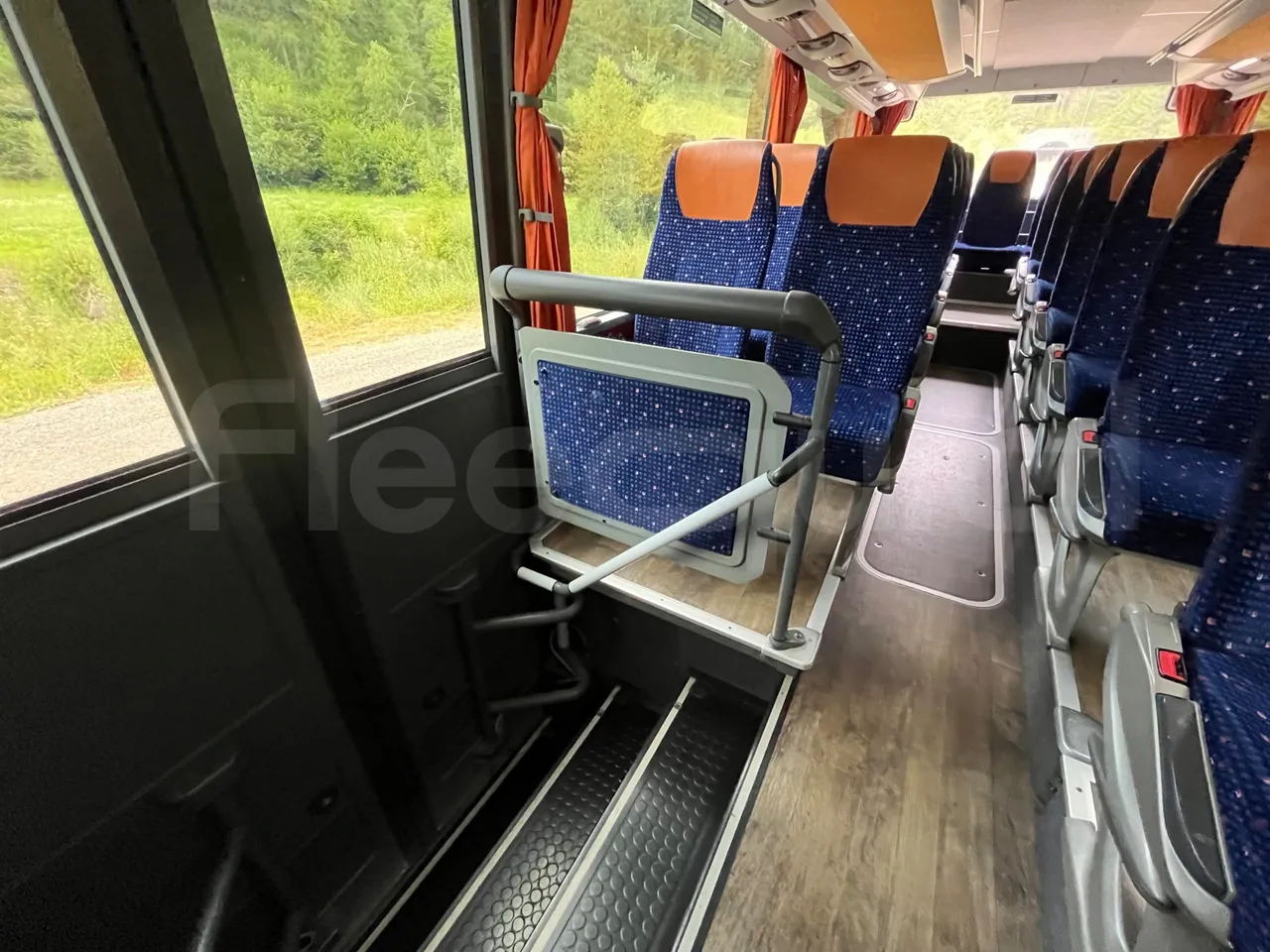 Setra S415 S415 H/ Euro 6 - 265 Kw - 12,260 Mt - footrest detail photo