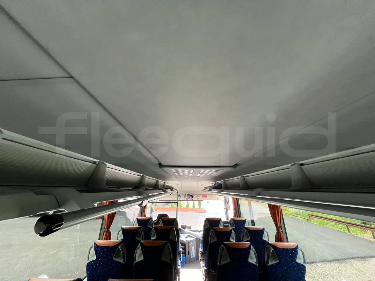 Setra S415 S415 H/ Euro 6 - 265 Kw - 12,260 Mt - forward view middle aisle