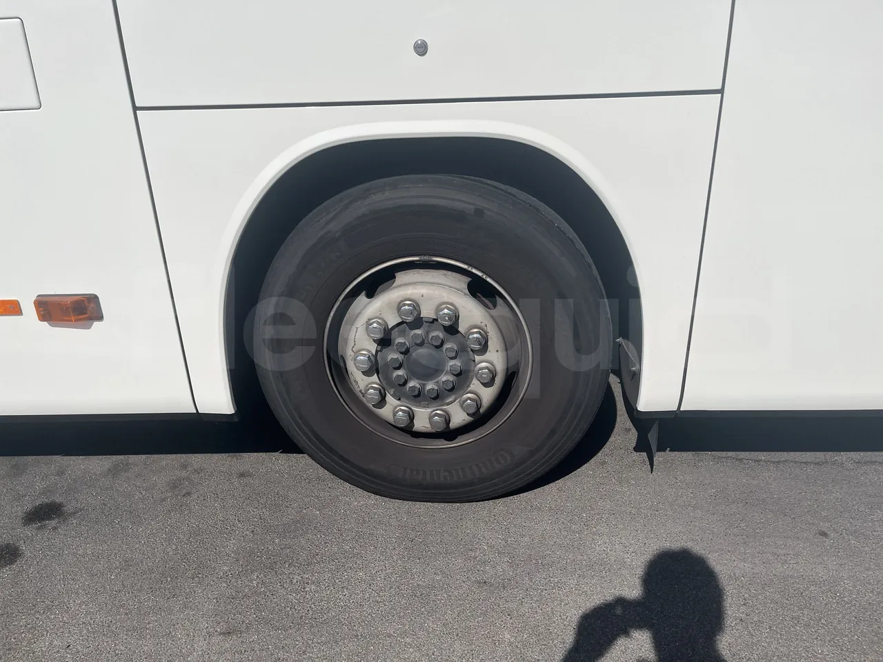 Setra S415 - First Axle Left Side: Complete Tyre