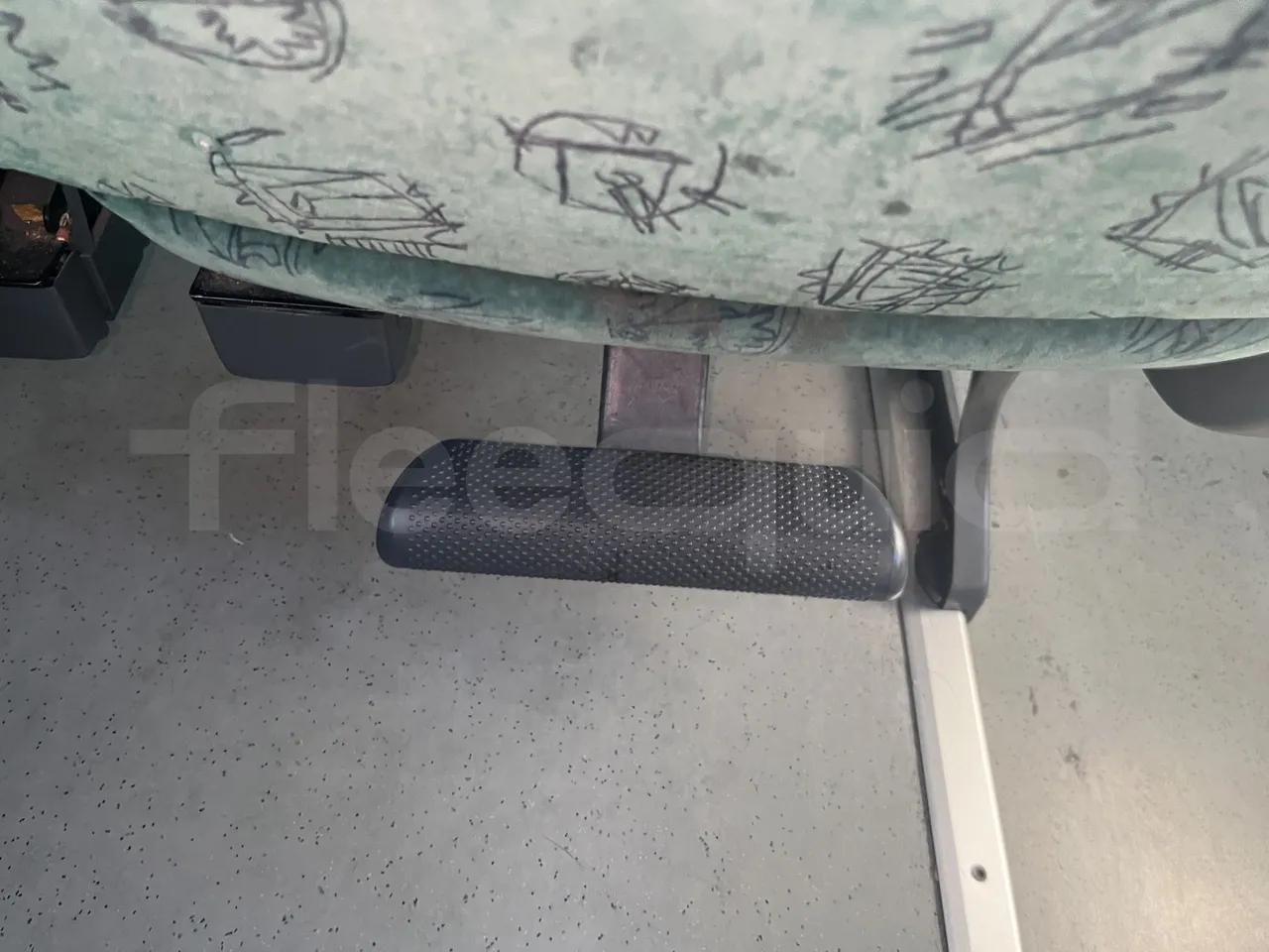 Setra S415 - Footrest