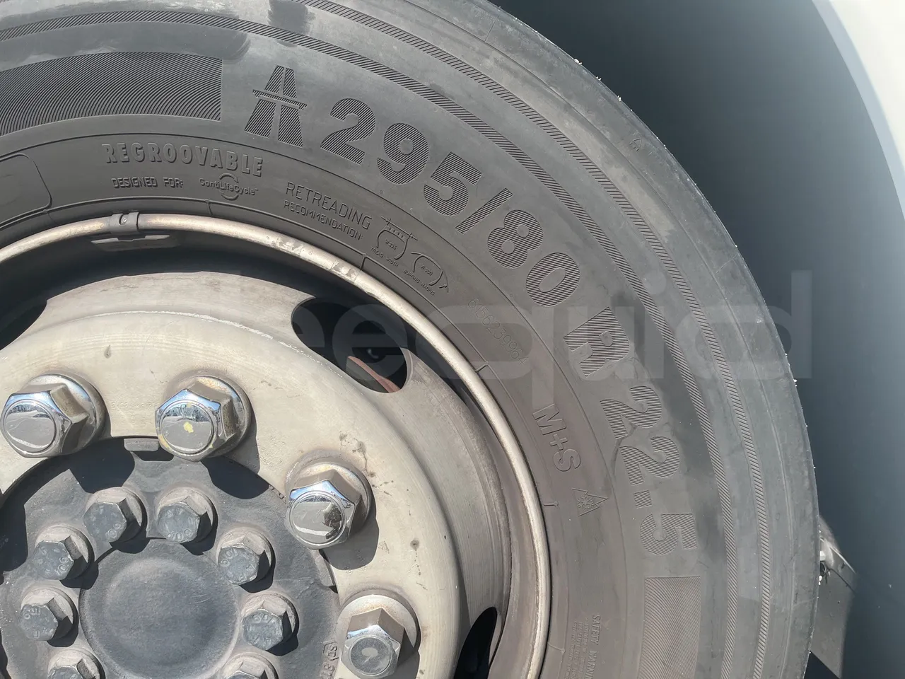 Setra S415 - First Axle Left Side: Tyre Size