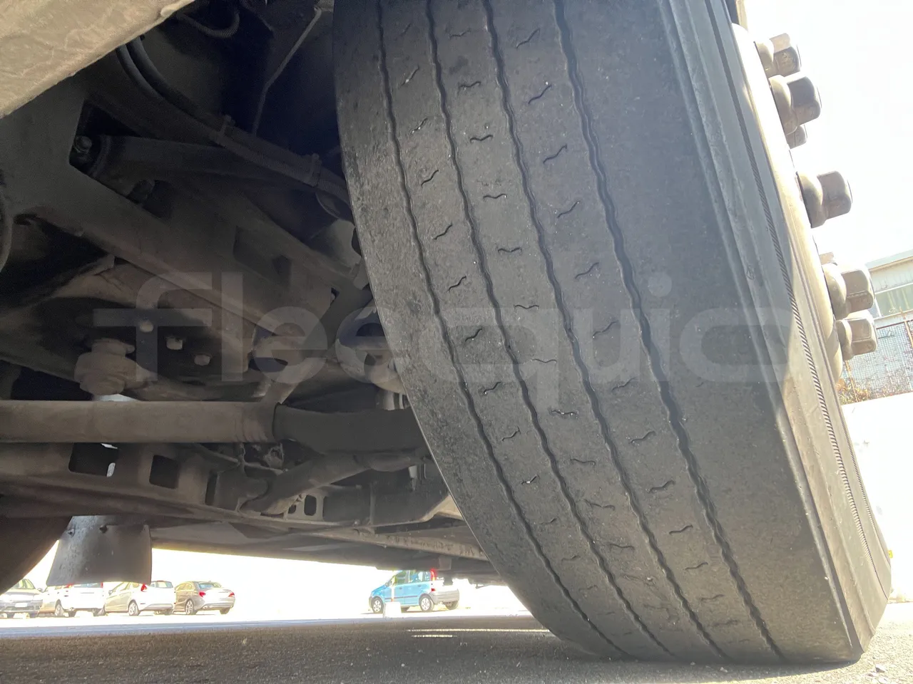 Setra S415 - First Axle Left Side: Tyre Tread