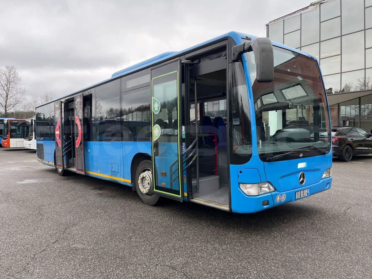 Mercedes-Benz Citaro O 530/2PCL2E4 - Euro 4 - 210 kW - 11,950 mt - 3/4 right front doors open
