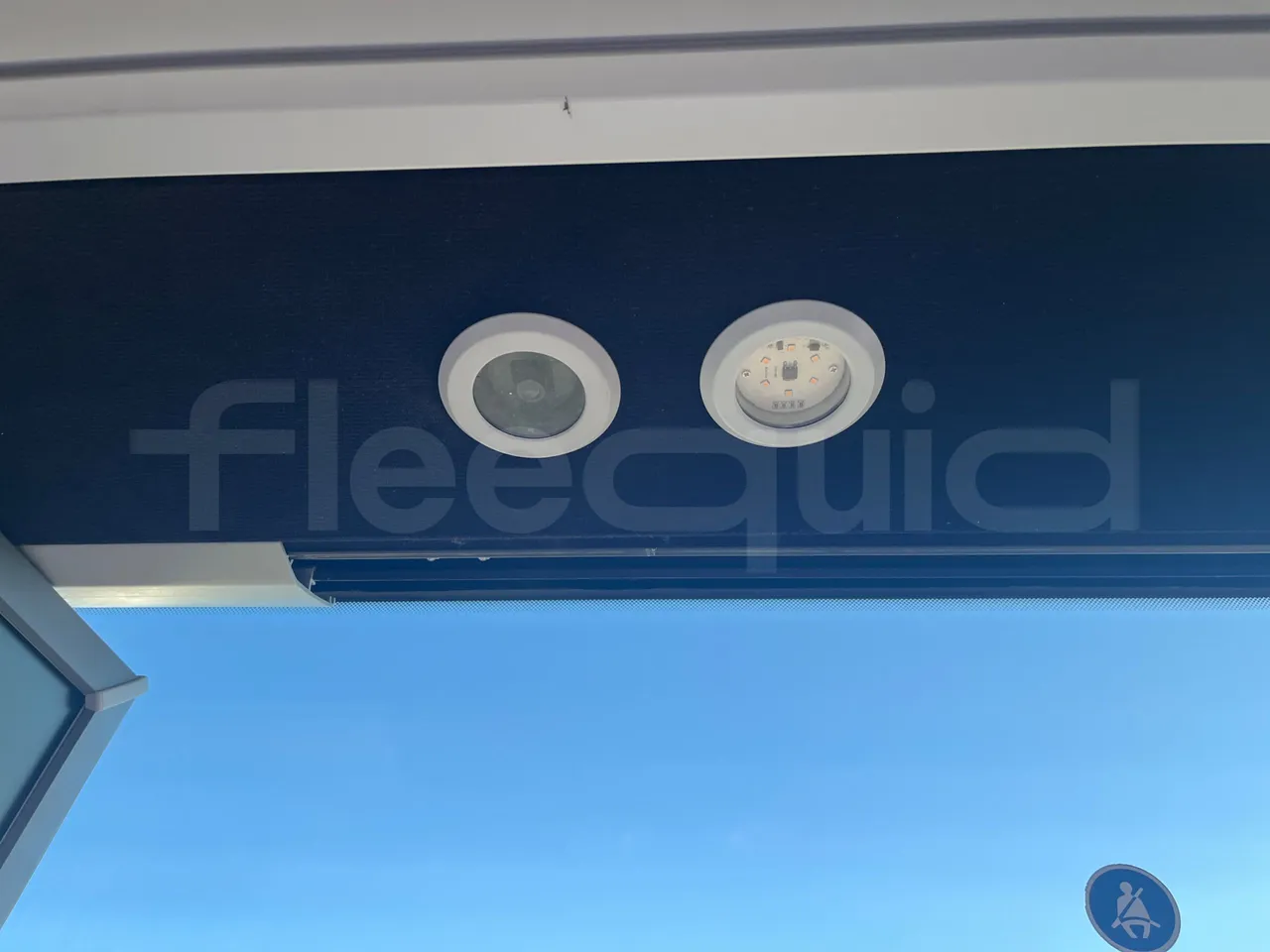 Mercedes-Benz Tourismo RHD L - Euro6 - 315kW - 13.990mt - jack and driver keys