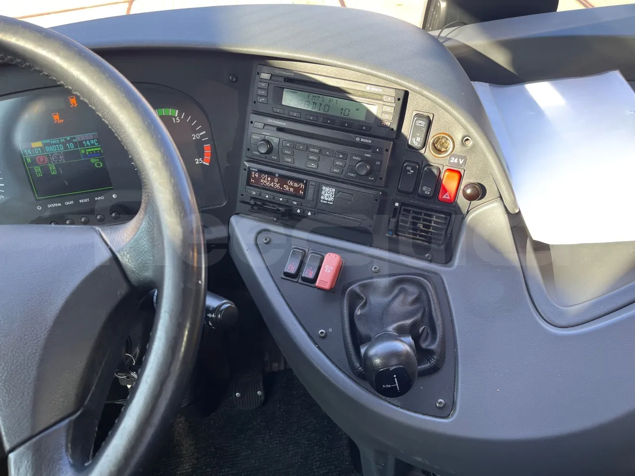 Mercedes-Benz Tourismo RHD L - Euro6 - 315kW - 13.990mt - radio accessories photo