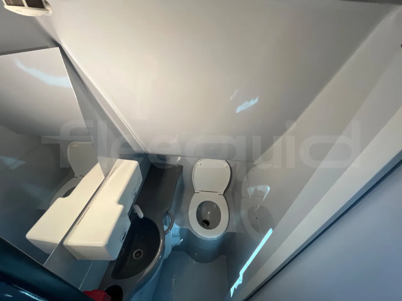 Mercedes-Benz Tourismo RHD L - Euro6 - 315kW - 13.990mt - toilette accessories photo