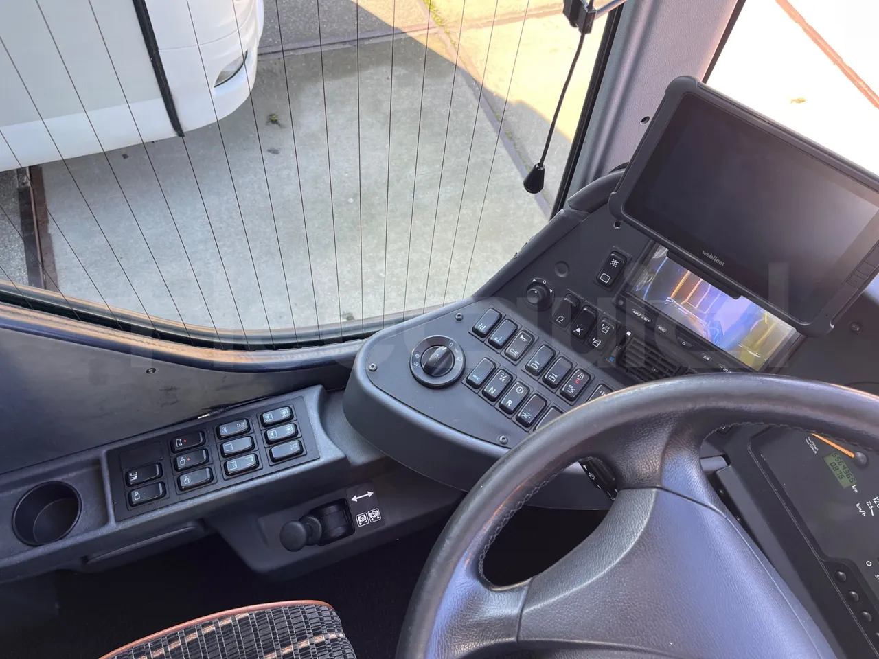 Mercedes-Benz Tourismo RHD L - Euro6 - 315kW - 13.990mt - onboard devices 1