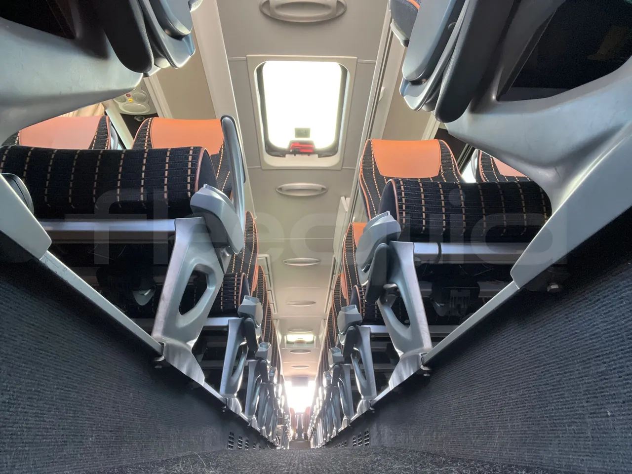 Mercedes-Benz Tourismo RHD L - Euro6 - 315kW - 13.990mt - seat brackets photo