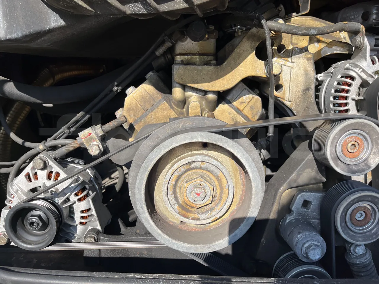 Mercedes-Benz Tourismo RHD L - Euro6 - 315kW - 13.990mt - air conditioning compressor