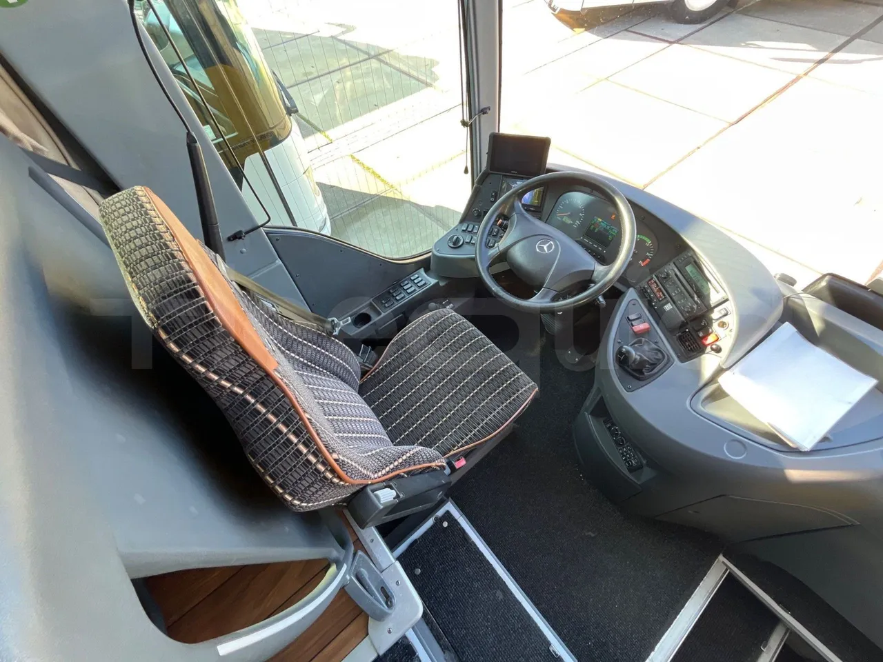 Mercedes-Benz Tourismo RHD L - Euro6 - 315kW - 13.990mt - dashboard lights on