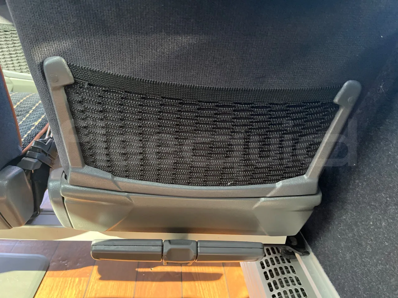 Mercedes-Benz Tourismo RHD L - Euro6 - 315kW - 13.990mt - mesh detail photo