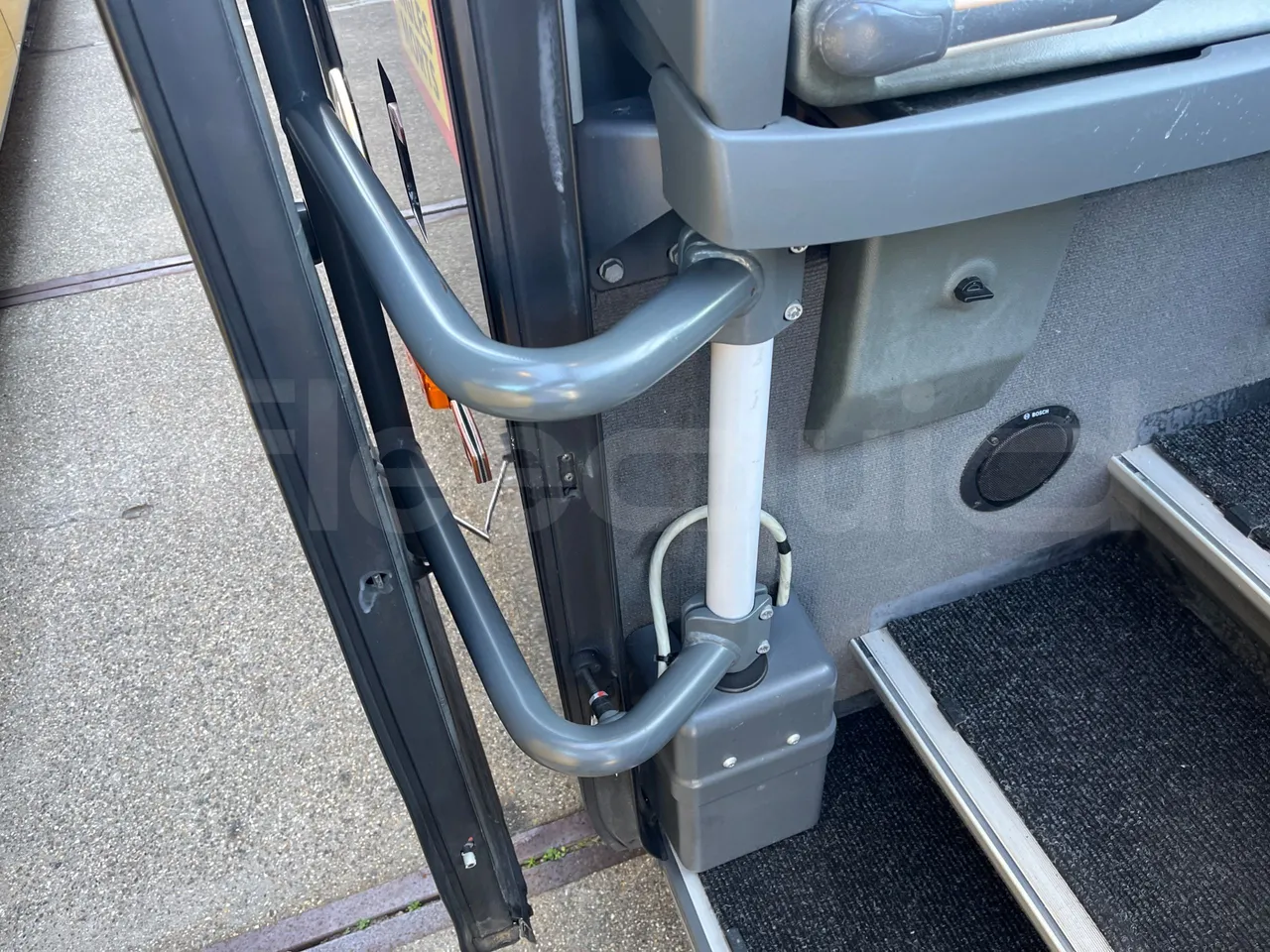 Mercedes-Benz Tourismo RHD L - Euro6 - 315kW - 13.990mt - door mechanism photo