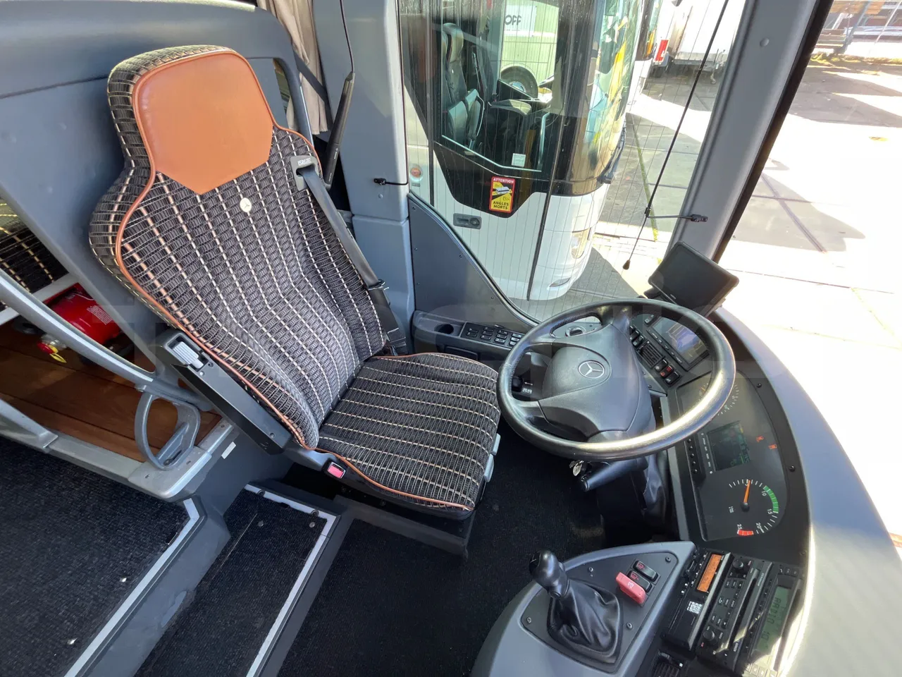 Mercedes-Benz Tourismo RHD L - Euro6 - 315kW - 13.990mt - driver's seat photo