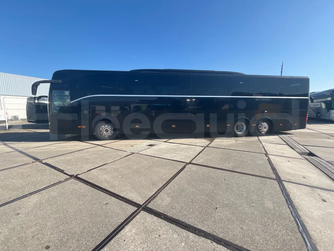 Mercedes-Benz Tourismo RHD L - Euro6 - 315kW - 13.990mt - external compartments photo