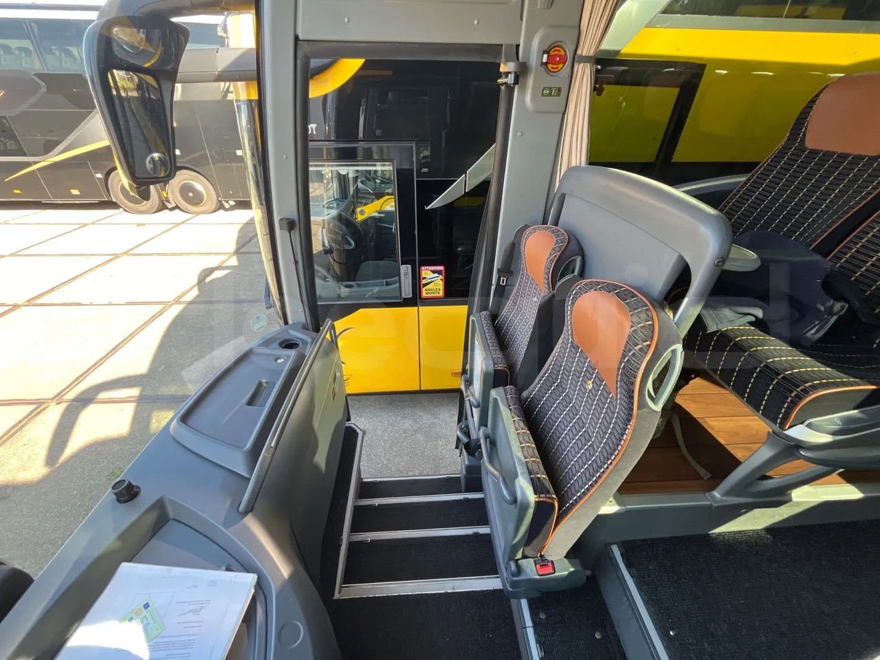 Mercedes-Benz Tourismo RHD L - Euro6 - 315kW - 13.990mt - handrails photo