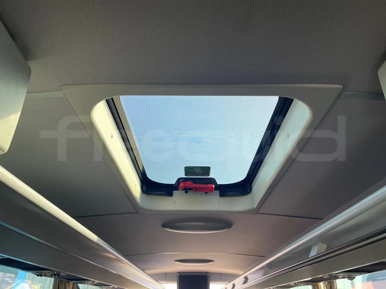 Mercedes-Benz Tourismo RHD L - Euro6 - 315kW - 13.990mt - roof hatch 1