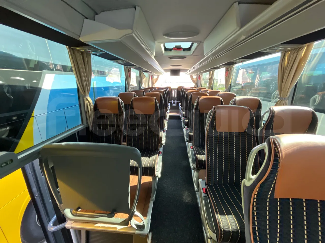 Mercedes-Benz Tourismo RHD L - Euro6 - 315kW - 13.990mt - reverse view middle aisle