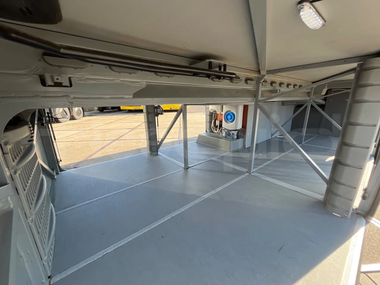 Mercedes-Benz Tourismo RHD L - Euro6 - 315kW - 13.990mt - internal frame rust check