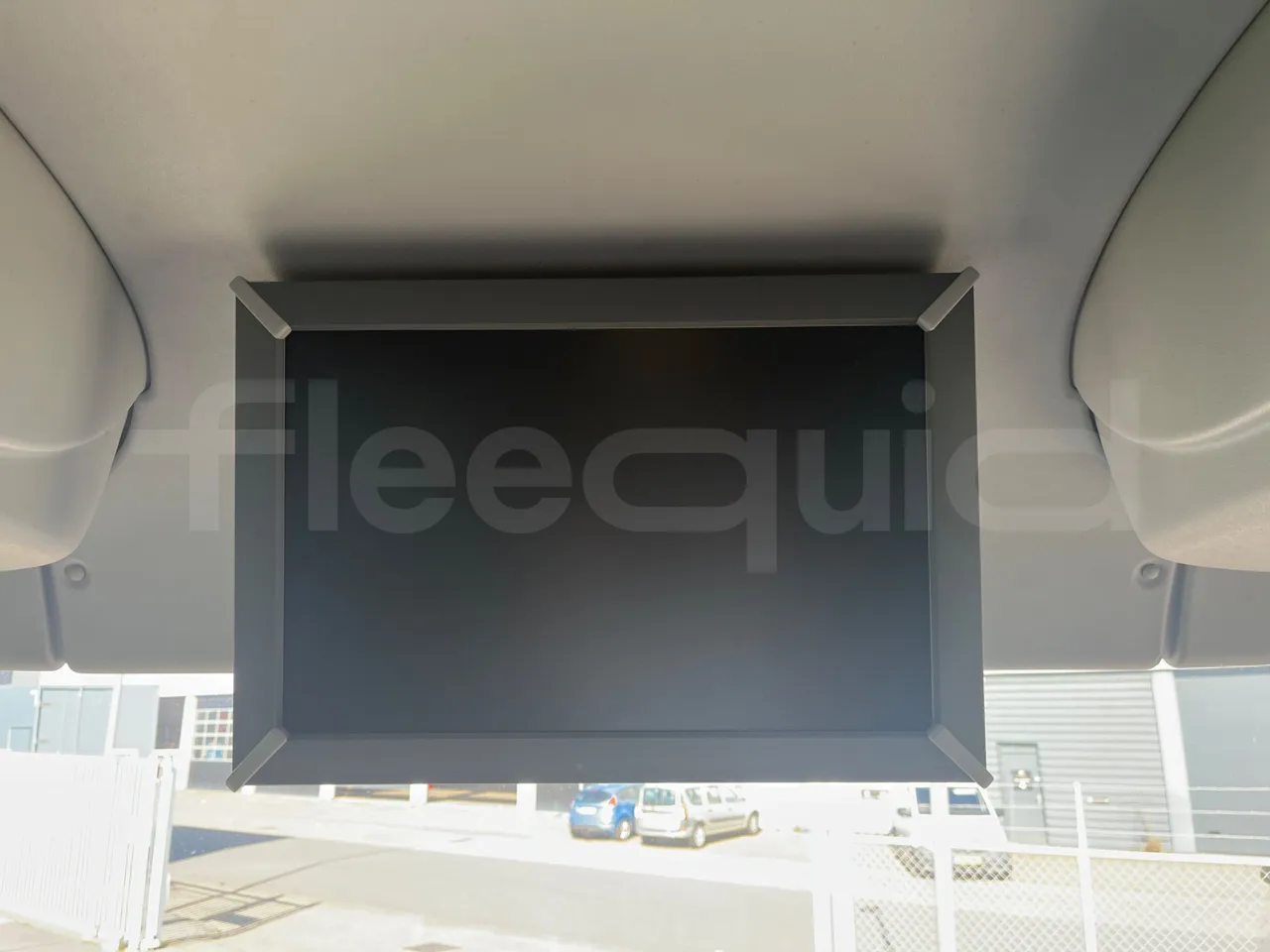 Mercedes-Benz Tourismo RHD L - Euro6 - 315kW - 13.990mt - monitor detail photo