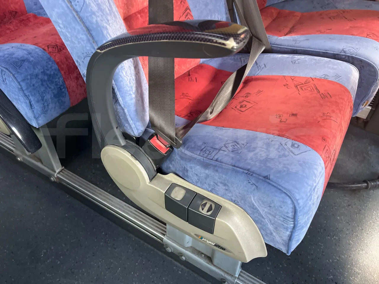 Mercedes-Benz 818 Sitcar - EUR5 - 130kW - 7.660m - armrest detail photo