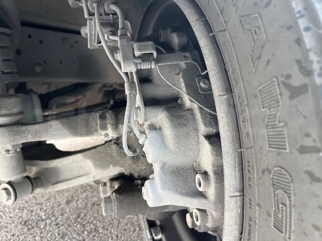 Mercedes-Benz 818 Sitcar - EUR5 - 130kW - 7.660m - front brake calipers right