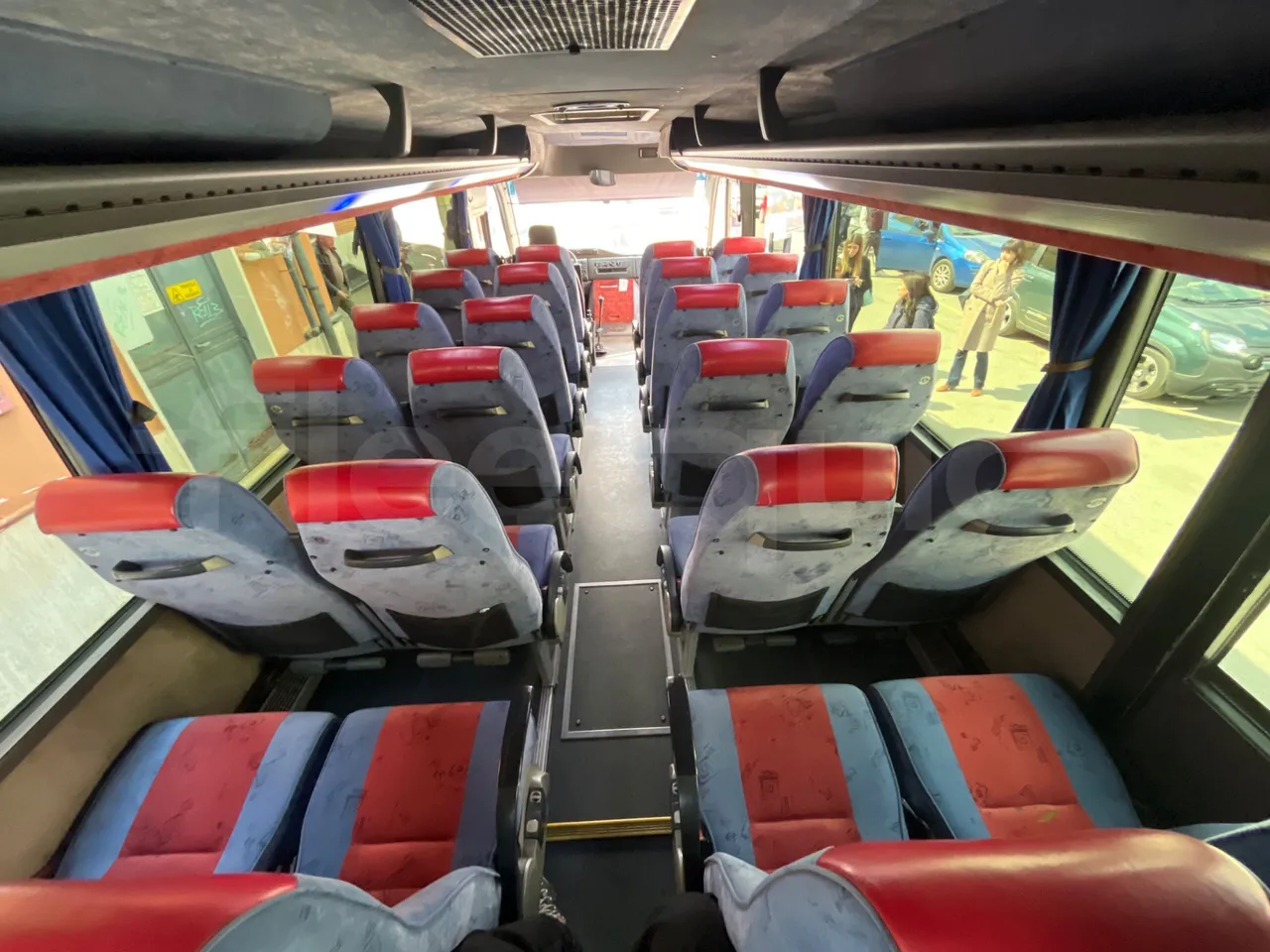 Mercedes-Benz 818 Sitcar - EUR5 - 130kW - 7.660m - forward view middle aisle