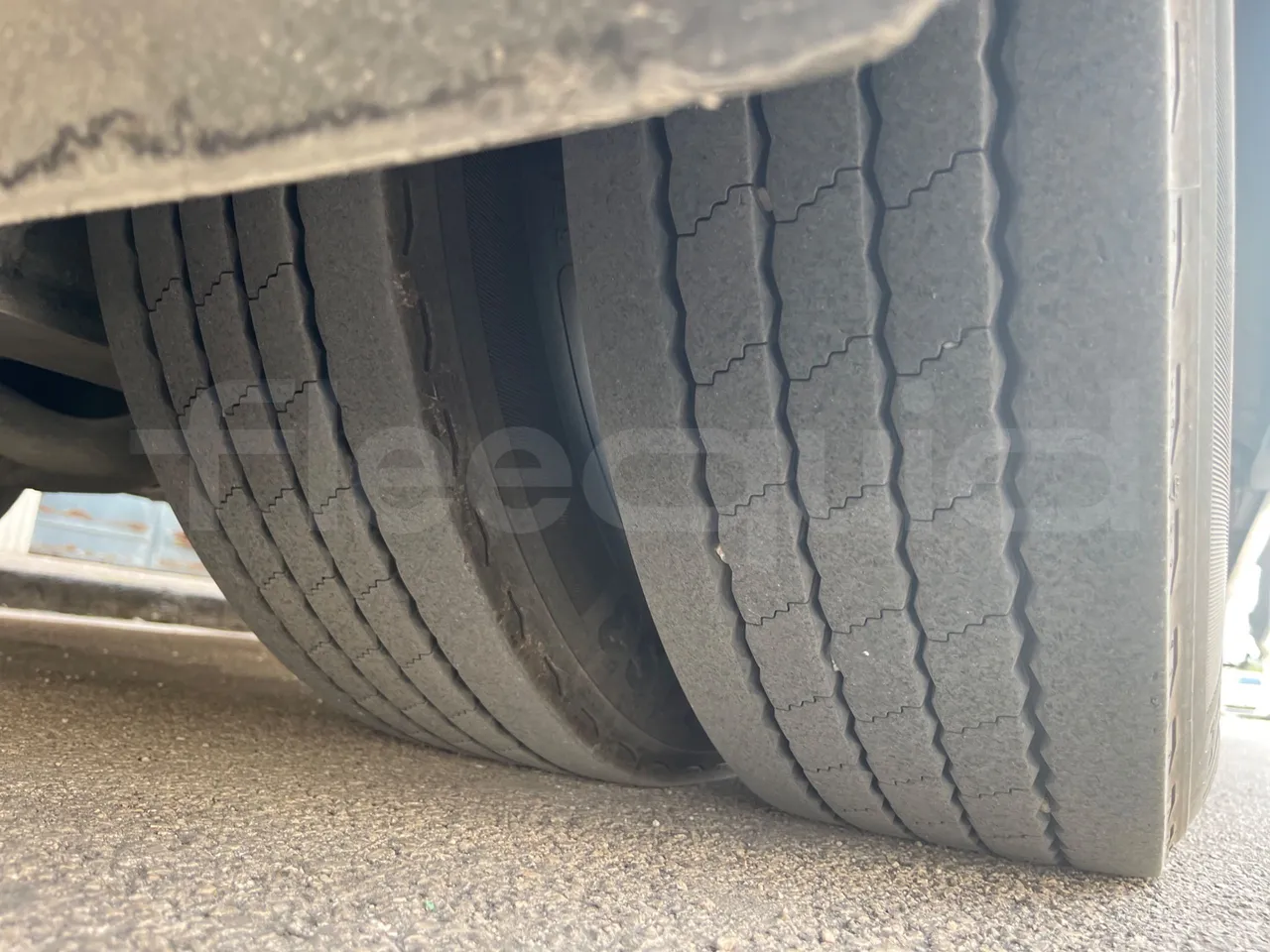 Mercedes-Benz 818 Sitcar - EUR5 - 130kW - 7.660m - tread condition front tires left