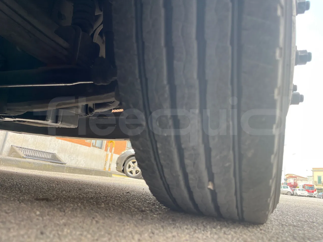 Mercedes-Benz 818 Sitcar - EUR5 - 130kW - 7.660m - tread condition front tires right